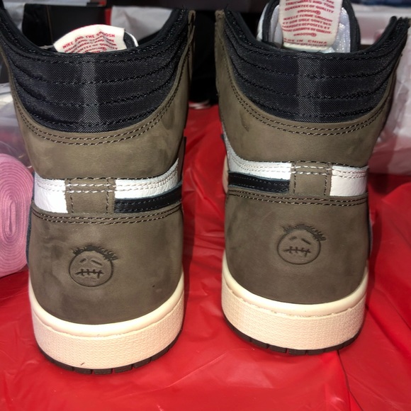 jordan Retro 1 HIGH Travis scott - Picture 7 of 8